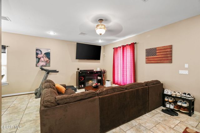 1091 Chris Forbes Circle, Socorro, TX 79927