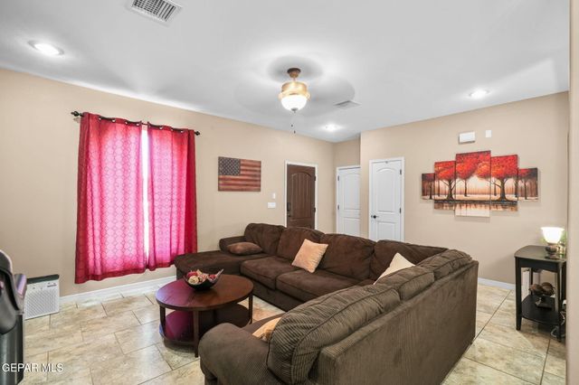 1091 Chris Forbes Circle, Socorro, TX 79927