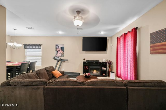 1091 Chris Forbes Circle, Socorro, TX 79927