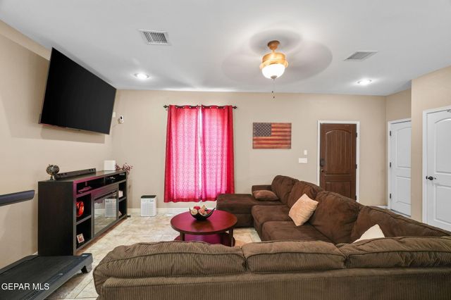 1091 Chris Forbes Circle, Socorro, TX 79927