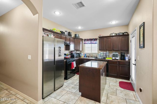 1091 Chris Forbes Circle, Socorro, TX 79927