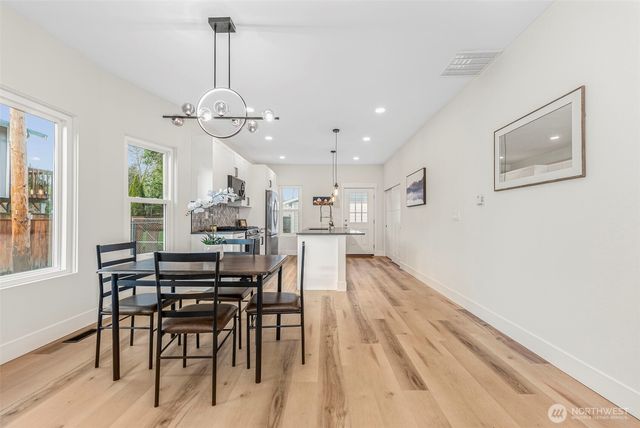 529 4th Avenue SE, Puyallup, WA 98372