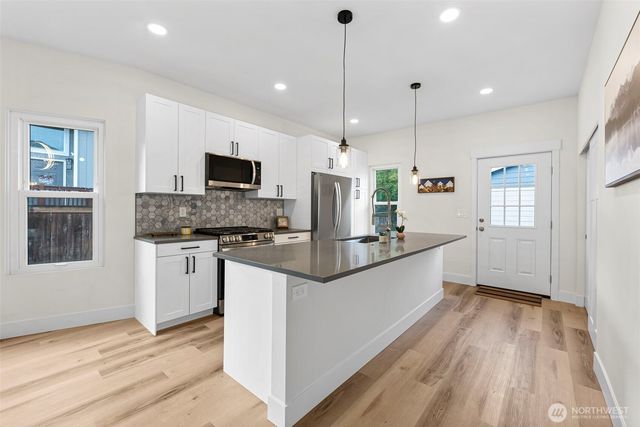 529 4th Avenue SE, Puyallup, WA 98372