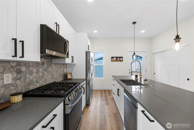 529 4th Avenue SE, Puyallup, WA 98372