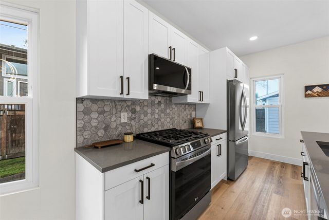 529 4th Avenue SE, Puyallup, WA 98372