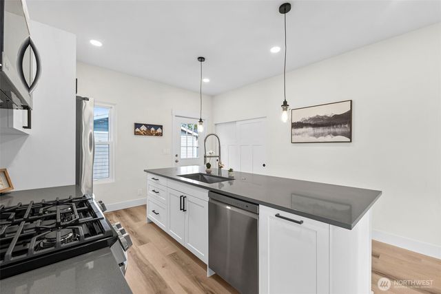 529 4th Avenue SE, Puyallup, WA 98372