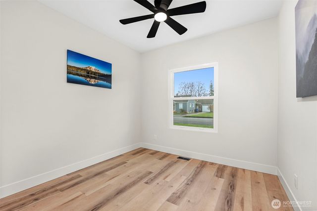 529 4th Avenue SE, Puyallup, WA 98372