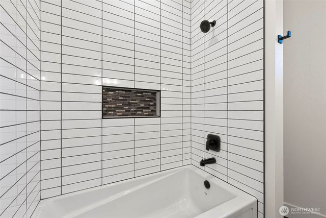 529 4th Avenue SE, Puyallup, WA 98372