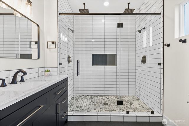 529 4th Avenue SE, Puyallup, WA 98372