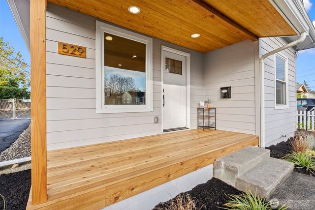 529 4th Avenue SE, Puyallup, WA 98372