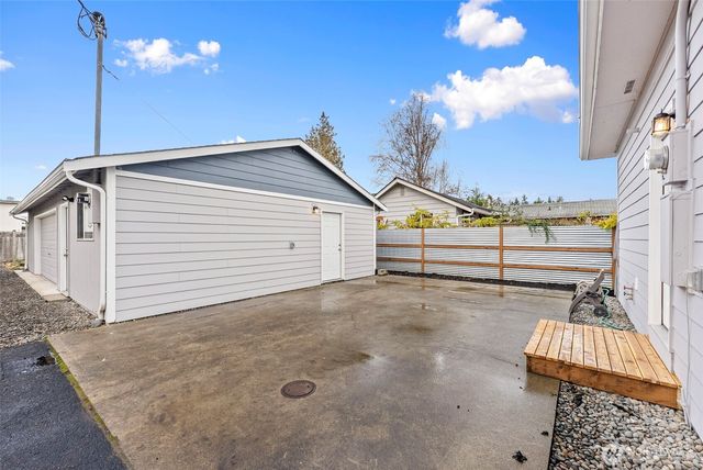 529 4th Avenue SE, Puyallup, WA 98372