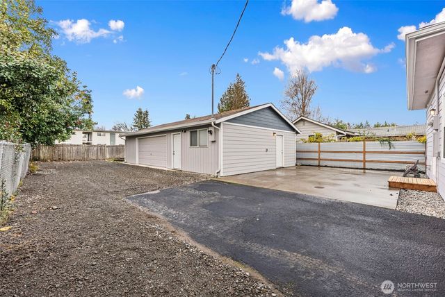 529 4th Avenue SE, Puyallup, WA 98372