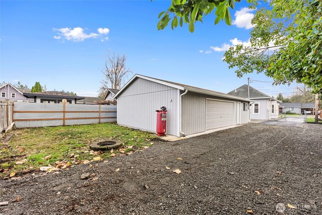 529 4th Avenue SE, Puyallup, WA 98372