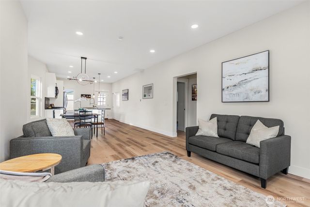 529 4th Avenue SE, Puyallup, WA 98372