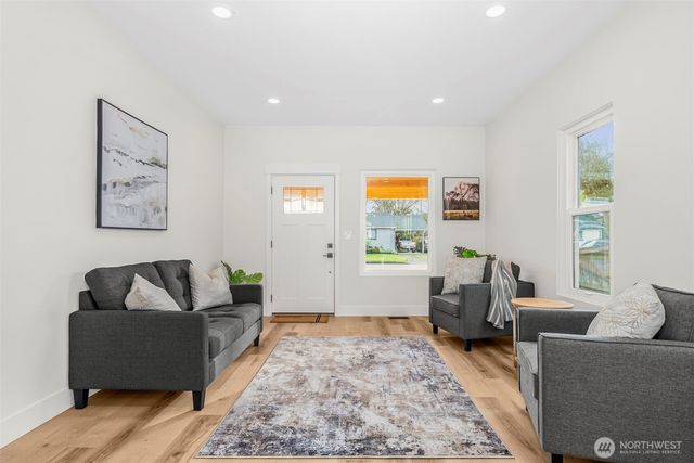 529 4th Avenue SE, Puyallup, WA 98372