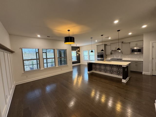 1712 Boardwalk Pl, Gallatin, TN 37066