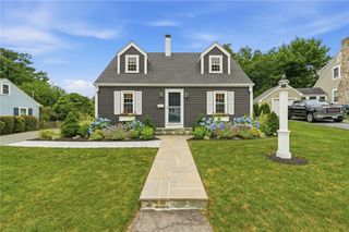 33 Nicholson Crescent, Middletown, RI 02842