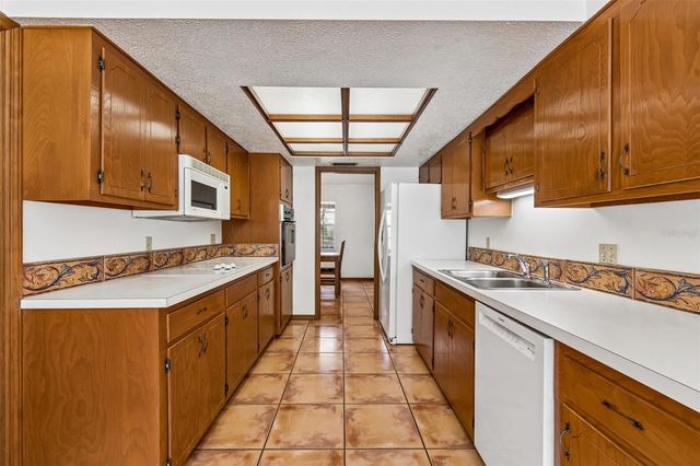 6701 MID PLACE, Temple Terrace, FL 33617