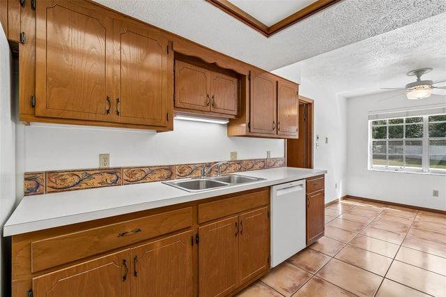 6701 MID PLACE, Temple Terrace, FL 33617