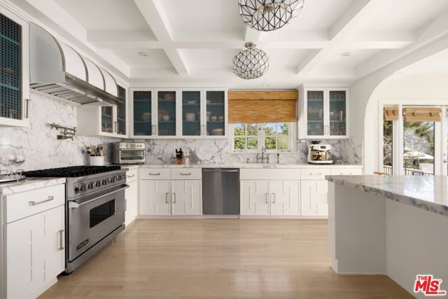 6650 Whitley Terrace, Los Angeles, CA 90068