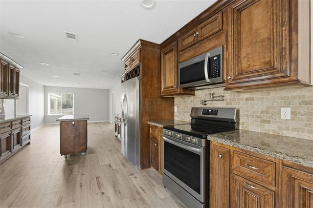 18003 Country Place Drive, Conroe, TX 77302