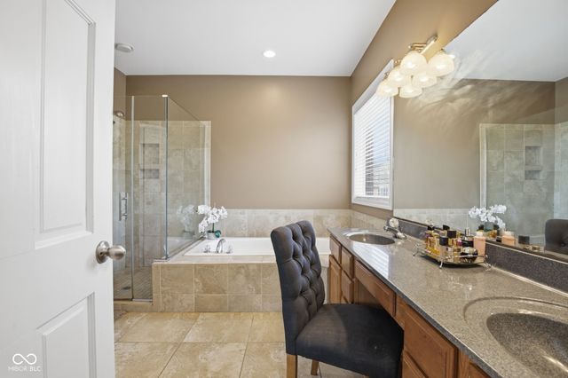 10514 Stonegate Drive, Fishers, IN 46040