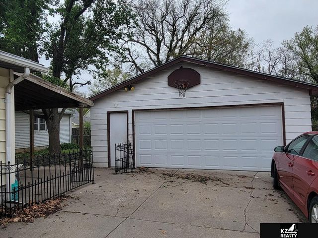6826 Morrill Avenue, Lincoln, NE 68507