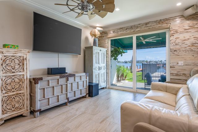 318 N Lake Drive, Lantana, FL 33462