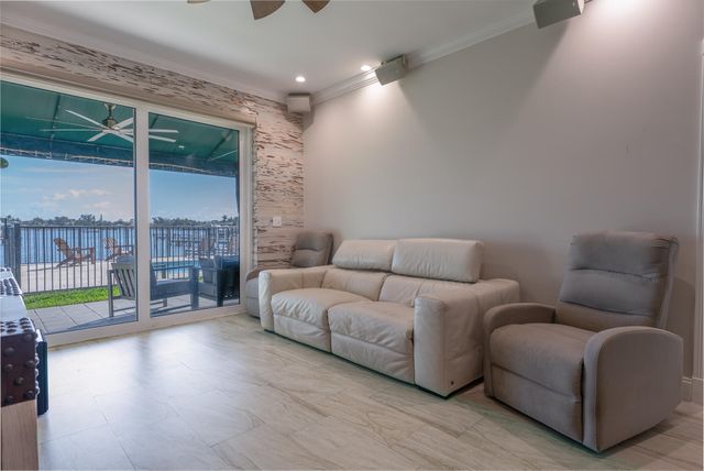 318 N Lake Drive, Lantana, FL 33462