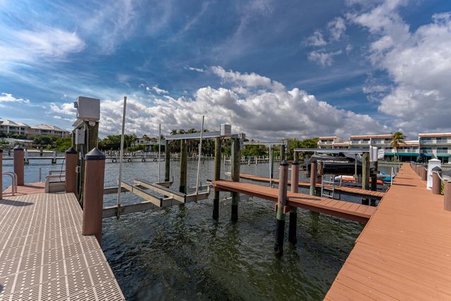 318 N Lake Drive, Lantana, FL 33462