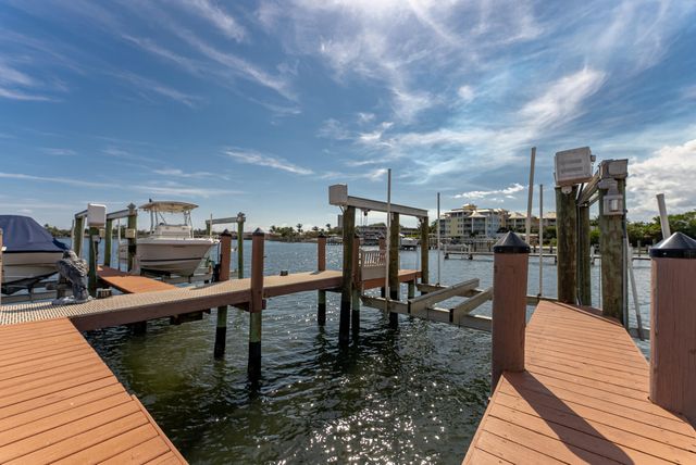 318 N Lake Drive, Lantana, FL 33462