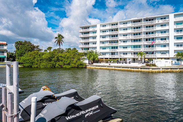 318 N Lake Drive, Lantana, FL 33462