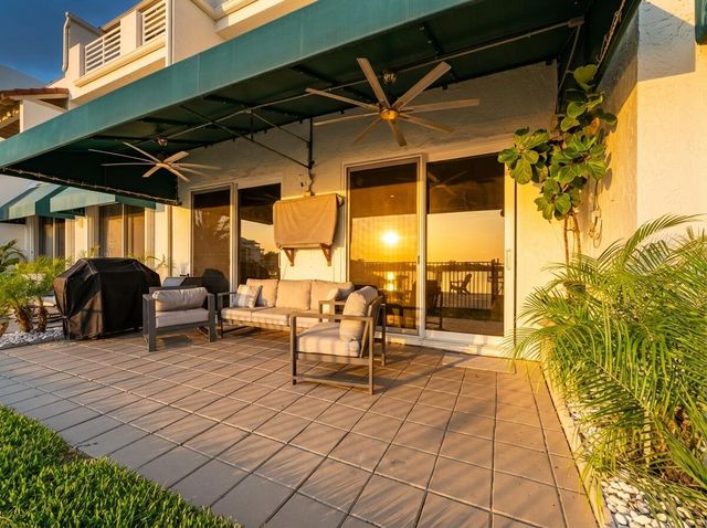 318 N Lake Drive, Lantana, FL 33462