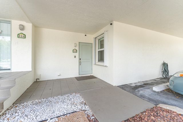 318 N Lake Drive, Lantana, FL 33462