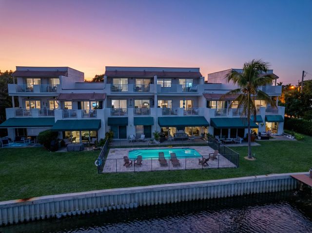 318 N Lake Drive, Lantana, FL 33462