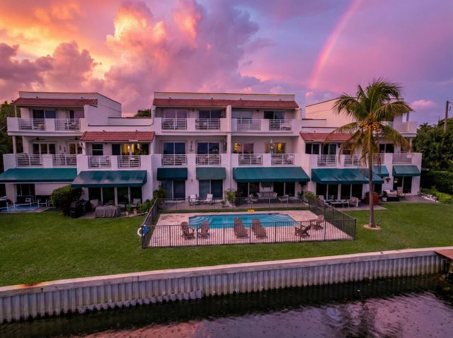 318 N Lake Drive, Lantana, FL 33462