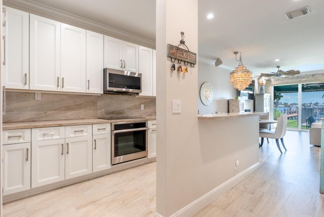 318 N Lake Drive, Lantana, FL 33462