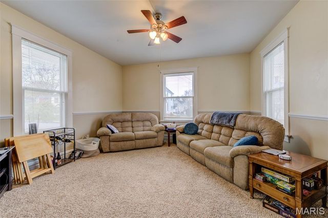 909 Madison Street, St Charles, MO 63301