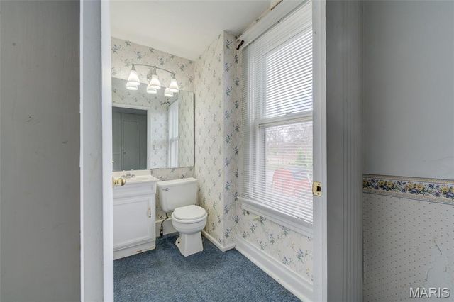 909 Madison Street, St Charles, MO 63301