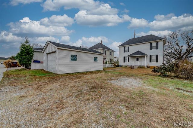 909 Madison Street, St Charles, MO 63301