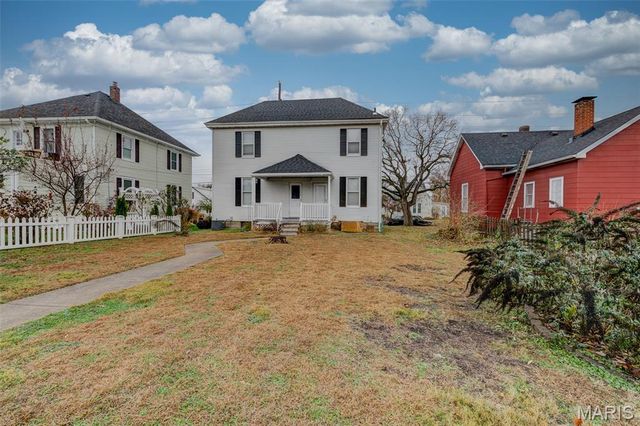 909 Madison Street, St Charles, MO 63301