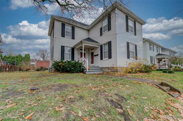 909 Madison Street, St Charles, MO 63301