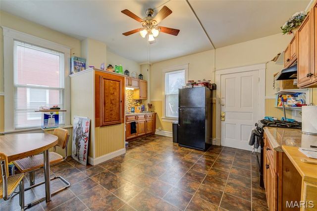 909 Madison Street, St Charles, MO 63301