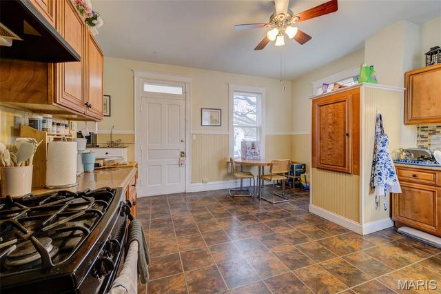 909 Madison Street, St Charles, MO 63301