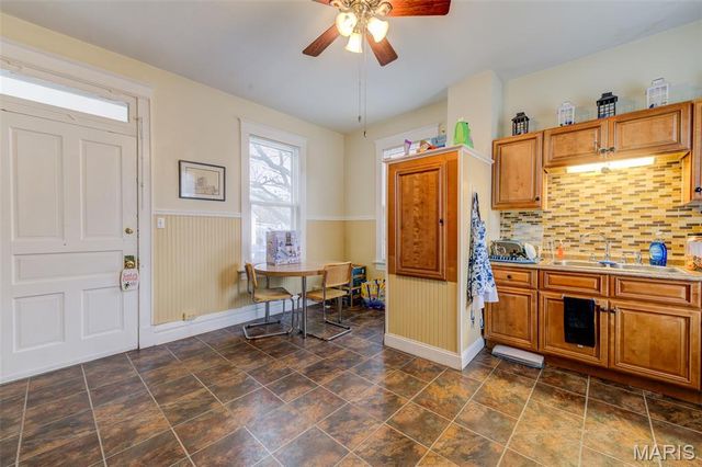 909 Madison Street, St Charles, MO 63301