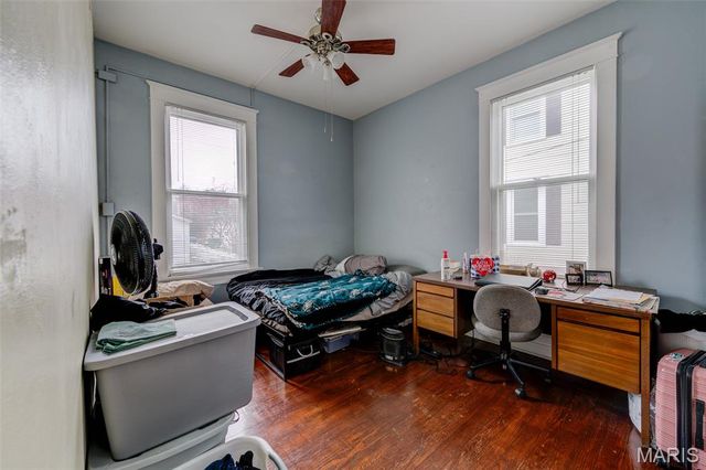 909 Madison Street, St Charles, MO 63301