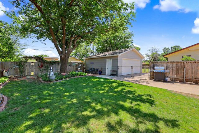 2227 W Southgate, Wichita, KS 67217