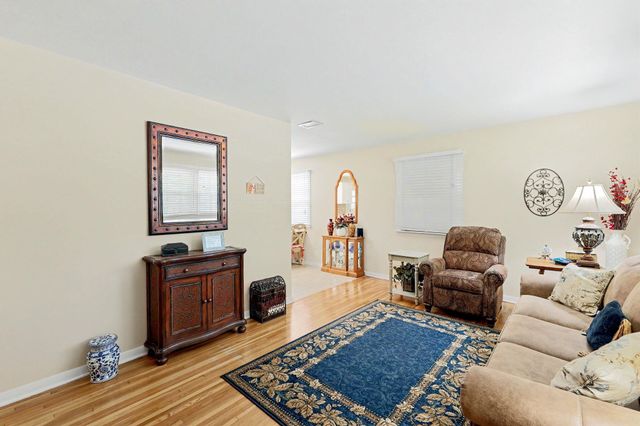 2227 W Southgate, Wichita, KS 67217