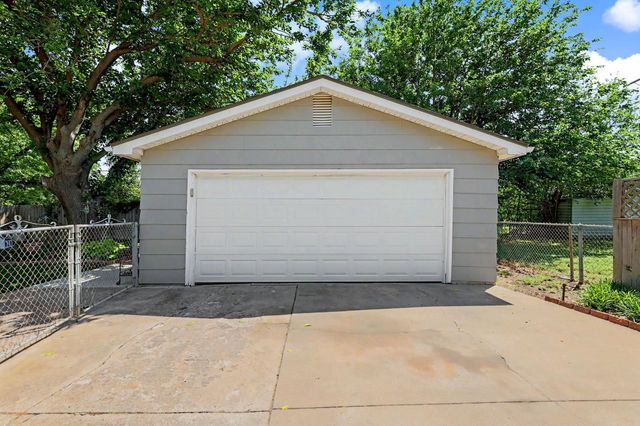 2227 W Southgate, Wichita, KS 67217