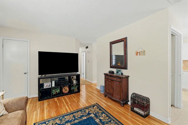 2227 W Southgate, Wichita, KS 67217